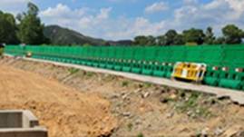 A train on a track

AI-generated content may be incorrect.