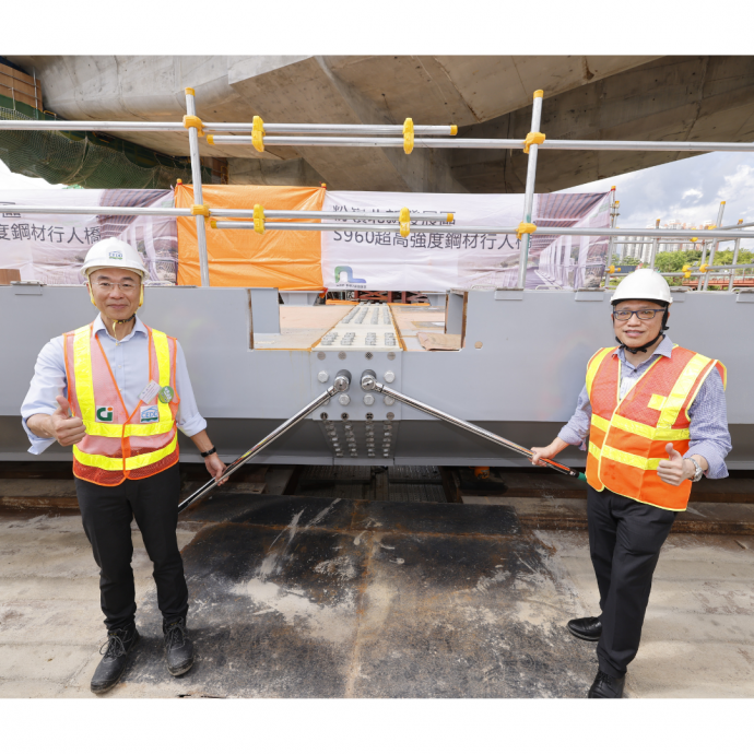 Ultra-high Strength S960 Steel Footbridge Assembly Ceremony